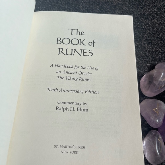 •The Book of Rune & Crystal Runes in Pouch• - Picture 5 of 8
